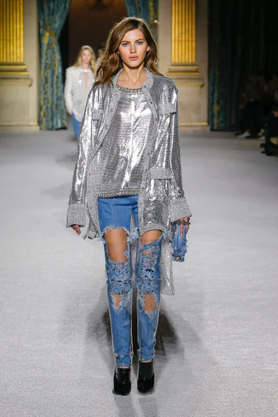 Look 15
